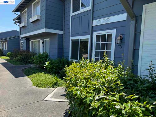 1391 Spring Valley Cmn, Livermore, CA, 94551-6764 | Card Image