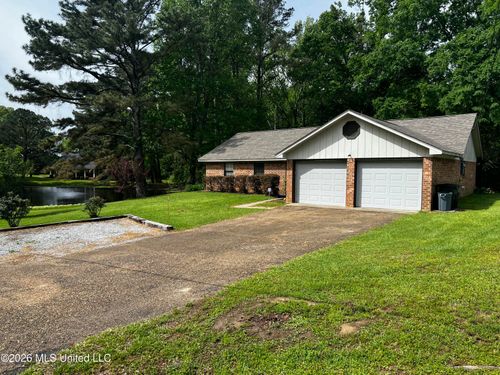 135 Rolling Hills Blvd, Florence, MS, 39073-8964 | Card Image