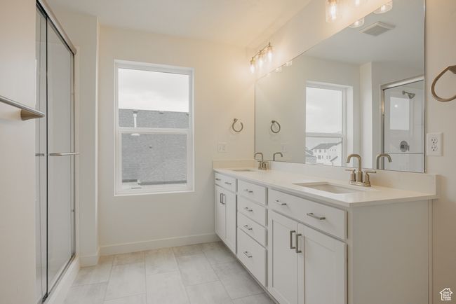 Primary Bathroom | Image 14