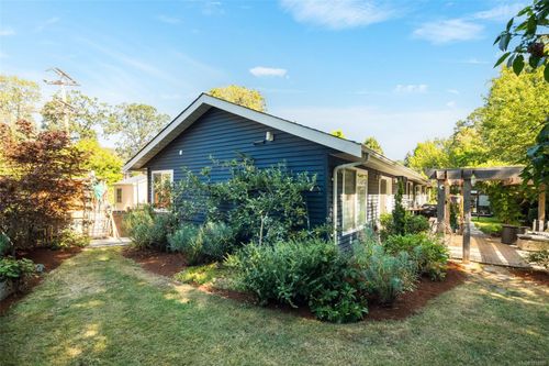 4007 Malton Ave, Victoria, BC, V8X4W1 | Card Image