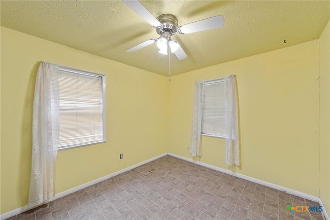518 E Avenue G, House other with 3 bedrooms, 2 bathrooms and null parking in Rosebud TX | Image 13