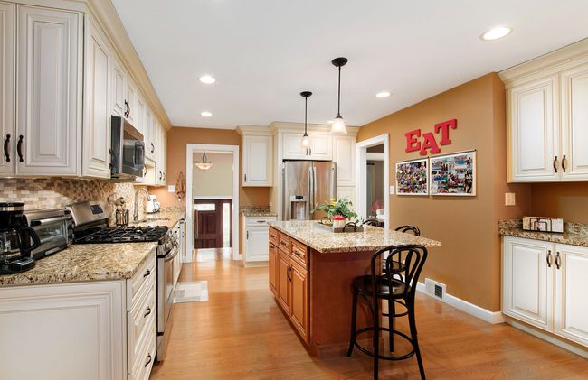 304 N Norman Dr, House other with 4 bedrooms, 2 bathrooms and 1 parking in Palatine IL | Image 11