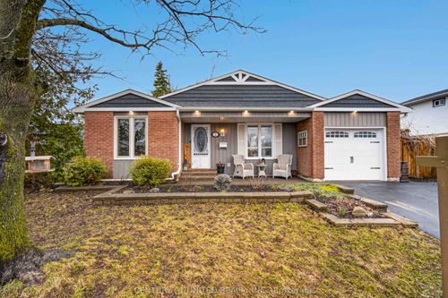 2 Rogers Rd, Lindsay, ON, K9V5C3 | Card Image