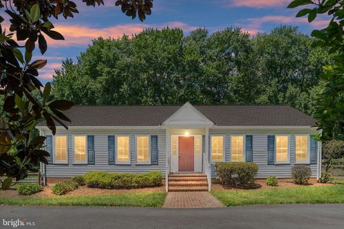210 S Hughes Street, HAMILTON, VA, 20158 | Card Image