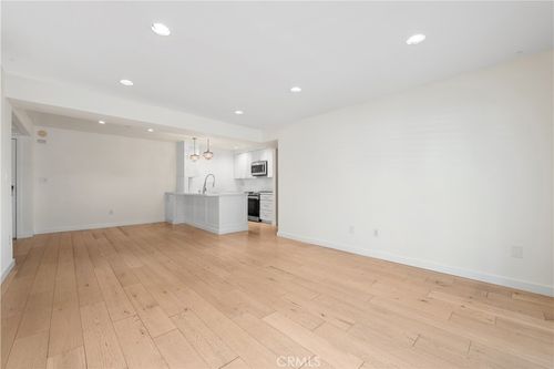 101-5257 Radford Ave, Valley Village, CA, 91607-4410 | Card Image