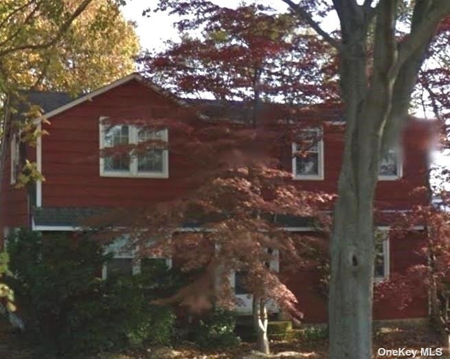 Farmers Ave, Lindenhurst, NY 11757
