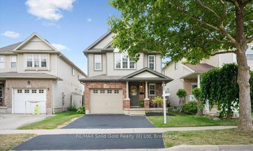 12 Frankfurt St, Kitchener, ON, N2R1T5 | Card Image