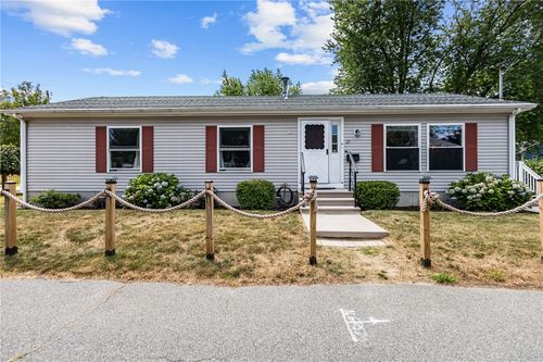 21 Willow St, Riverside, RI, 02915-4427 | Card Image