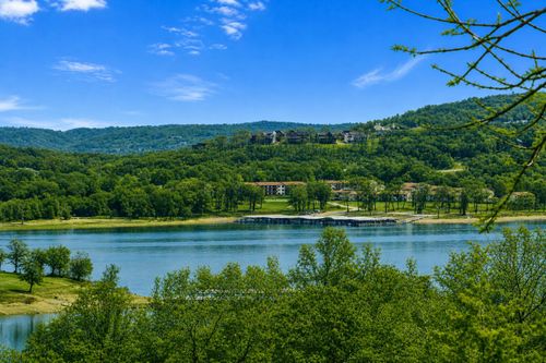 4 N Wilderness Trl, Kimberling City, MO, 65686-9570 | Card Image
