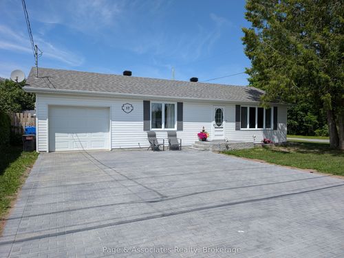 17 Third St, Sturgeon Falls, ON, P2B3E6 | Card Image