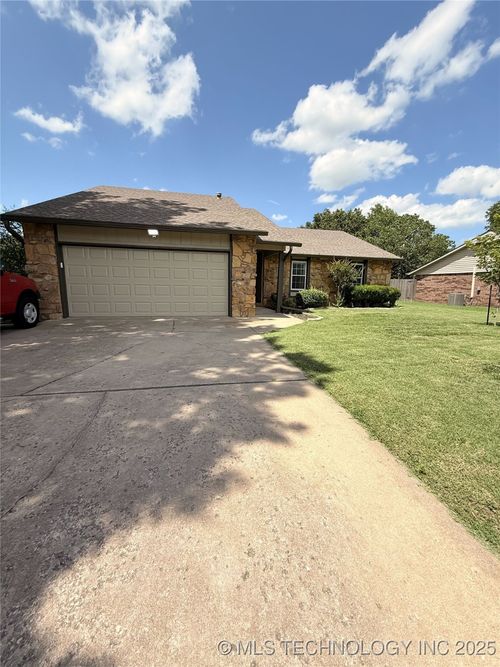 11017 98th St, Owasso, OK, 74055-4330 | Card Image