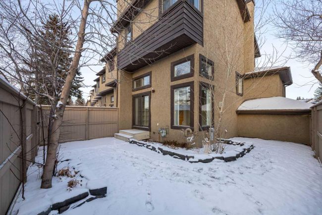 58 Glamis Gardens Sw, Home with 2 bedrooms, 2 bathrooms and 4 parking in Calgary AB | Image 31