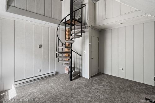 74 Washington St, Mount Clemens, MI, 48043-5569 | Card Image