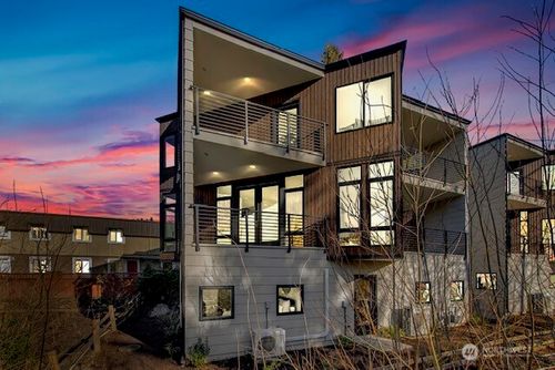 417 102nd Ave Se, Bellevue, WA, 98004-6125 | Card Image