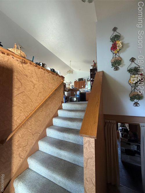 5069 Dio Dr, Cedar Springs, MI, 49319-8932 | Card Image