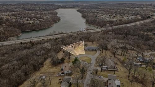 6501 Nw Valley View St, Parkville, MO, 64152-3050 | Card Image