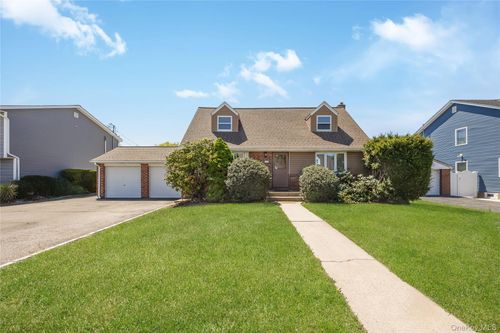 2646 Beech St, East Meadow, NY, 11554-2107 | Card Image