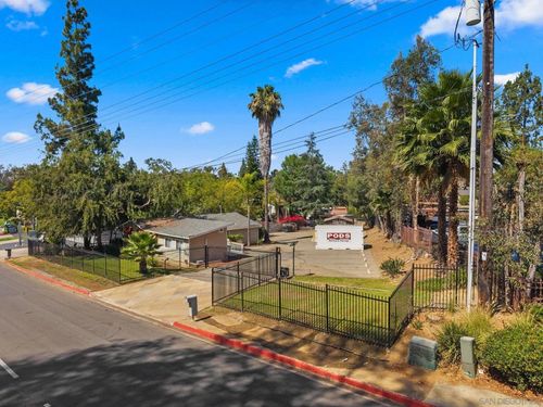 2005 S Escondido Blvd, Escondido, CA, 92025 | Card Image