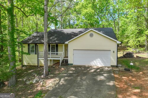 135 Redbud Ct, Senoia, GA, 30276-1614 | Card Image