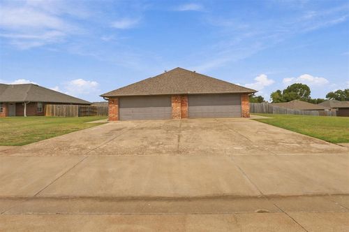 1612-1610-1612 W 22nd Ave, Stillwater, OK, 74074-6871 | Card Image
