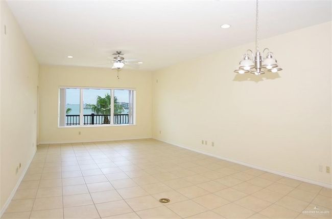 3303 - 301 E Houston St, Condo with 2 bedrooms, 2 bathrooms and null parking in Port Isabel TX | Image 6