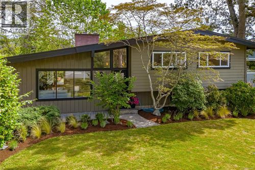 3515 Cardiff Pl, Victoria, BC, V8P4Z2 | Card Image