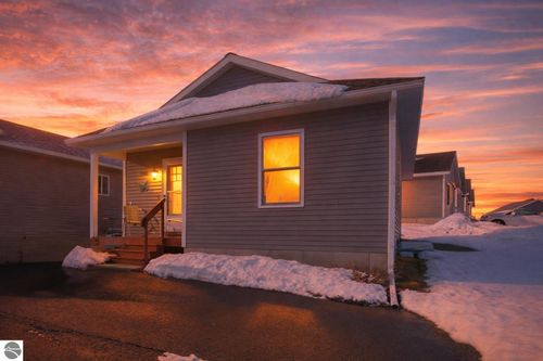 1040 Umber Dr, Traverse City, MI, 49696-8964 | Card Image