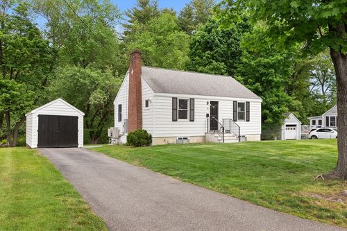 84 Crest Rd, Lynnfield, MA, 01940-1904 | Card Image