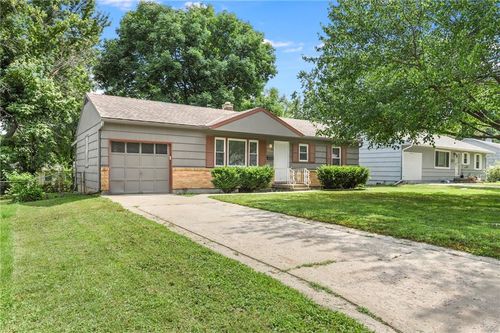 9119 Richards Dr, Raytown, MO, 64133-6468 | Card Image