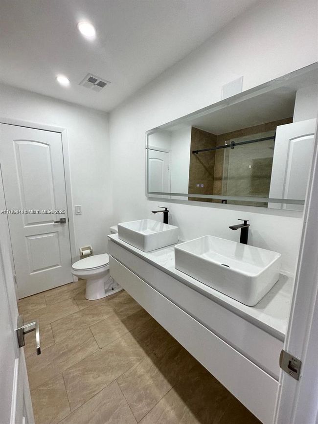 204 - 12025 Sw 10 Th St, Townhouse with 2 bedrooms, 2 bathrooms and null parking in Miami FL | Image 6