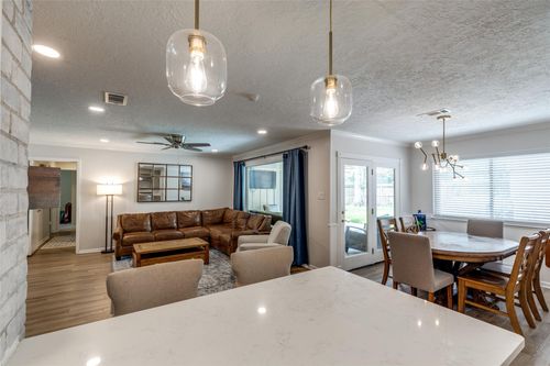 2827 Fontana Dr, Houston, TX, 77043-1706 | Card Image