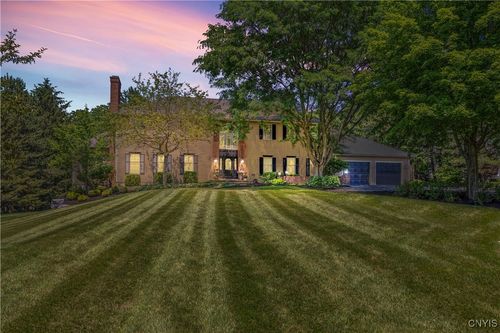 8067 Irish Mist Ln, Manlius, NY, 13104-2528 | Card Image