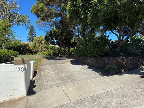 1708 Kumakani Loop, Honolulu, HI, 96821-1326 | Card Image