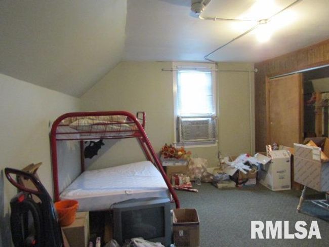 602 4 Th St, House other with 6 bedrooms, 2 bathrooms and null parking in Rosiclare IL | Image 20