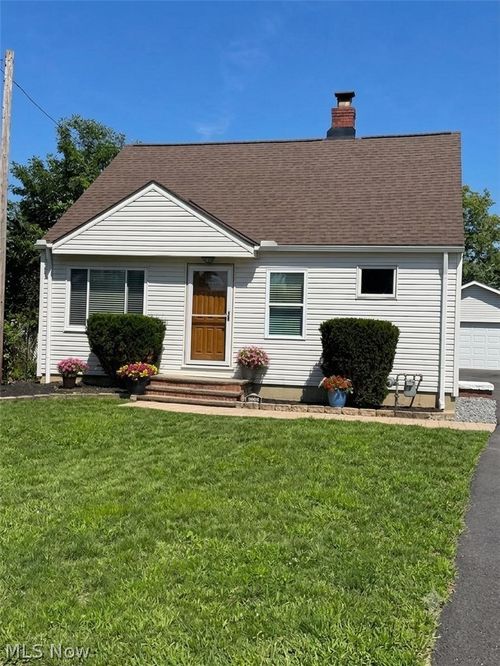 29810 Bruce Dr, Willowick, OH, 44095-4506 | Card Image