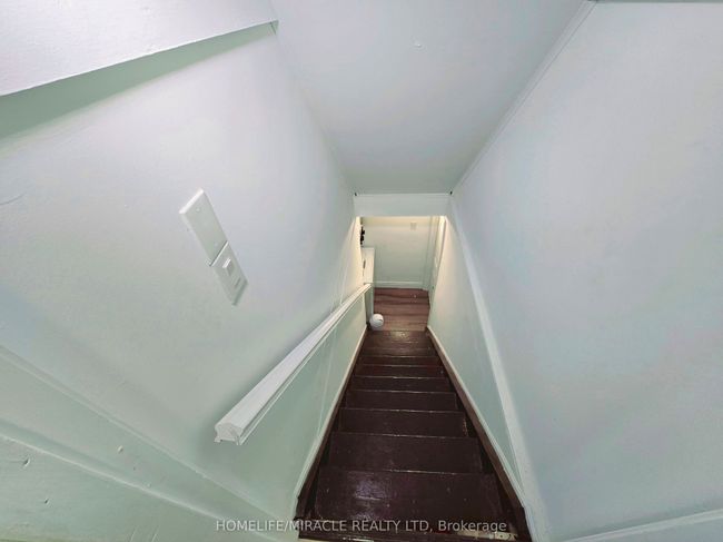 24 Fairview Crt, House other with 7 bedrooms, 2 bathrooms and 8 parking in London ON | Image 9