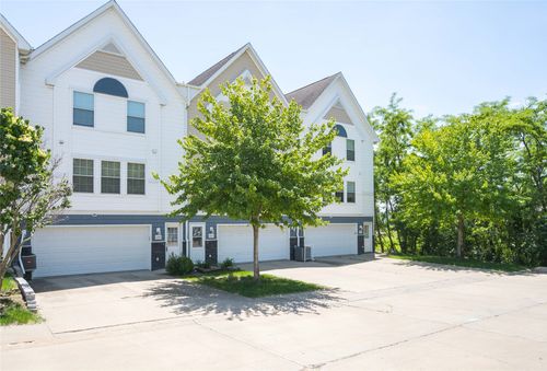 1243 Se Village View Ln, Ankeny, IA, 50021-4029 | Card Image