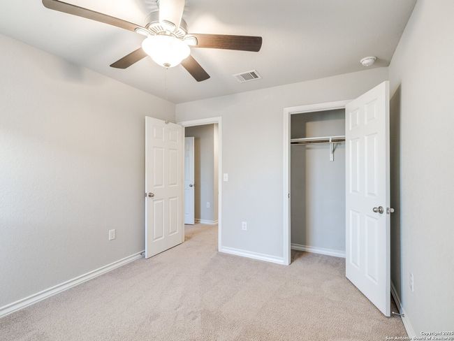 5627 Chestnut Xing, House other with 3 bedrooms, 3 bathrooms and null parking in San Antonio TX | Image 34