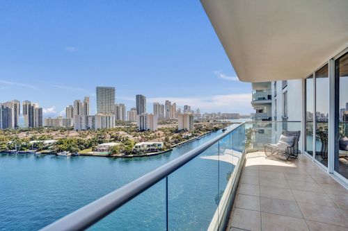 18j-19707 Turnberry Way, Aventura, FL, 33180-2575 | Card Image