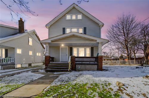 8614 Bancroft Ave, Cleveland, OH, 44105-6605 | Card Image