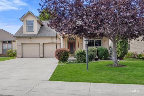 6945 E Greens Dr, Nampa, ID, 83687-9428 | Card Image