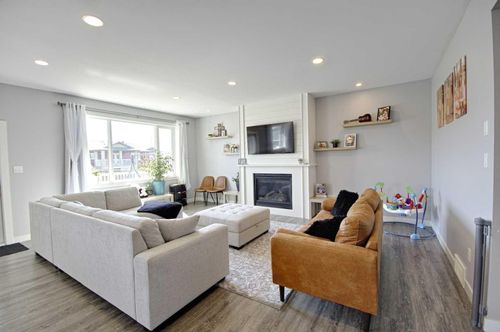 1019 7 Street W, Barnwell, AB, T0K0B0 | Card Image