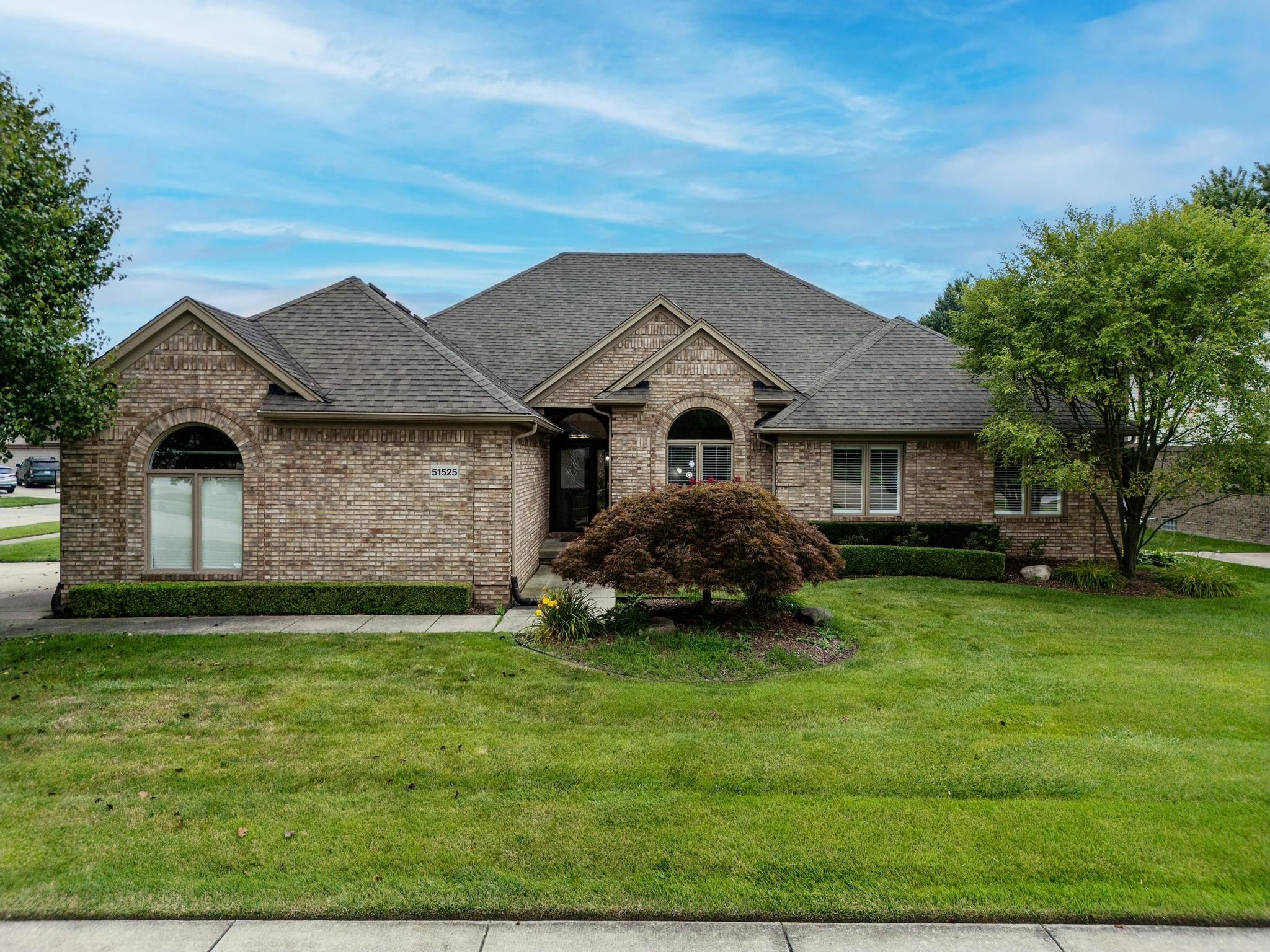 Pinewood Dr, Macomb, MI 48042