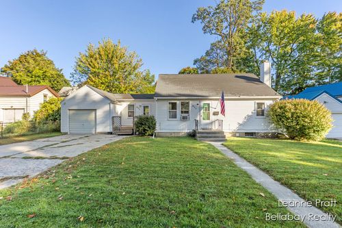 611 Walnut St, Hastings, MI, 49058-1967 | Card Image