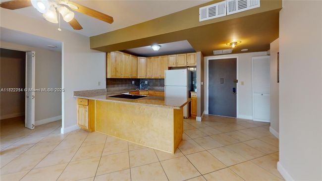 APT-219 - 600 Three Islands Blvd, Condo with 2 bedrooms, 2 bathrooms and null parking in Hallandale Beach FL | Image 6
