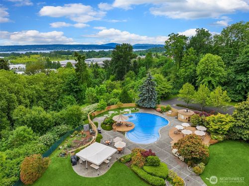 c47-8001 Sand Point Way Ne, Seattle, WA, 98115-6398 | Card Image