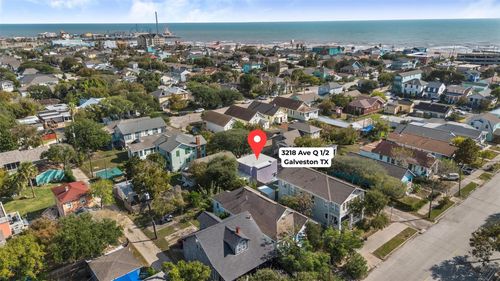 3218 Avenue Q 1/2, Galveston, TX, 77550-7638 | Card Image