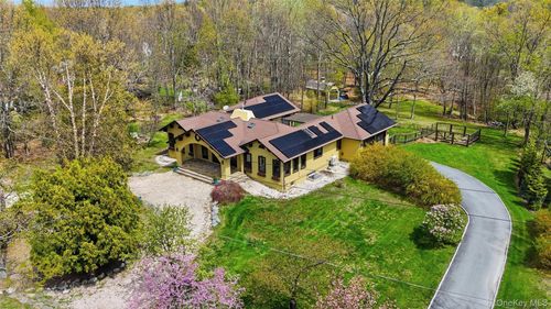 47 Willow Dr, Lagrangeville, NY, 12540-6349 | Card Image