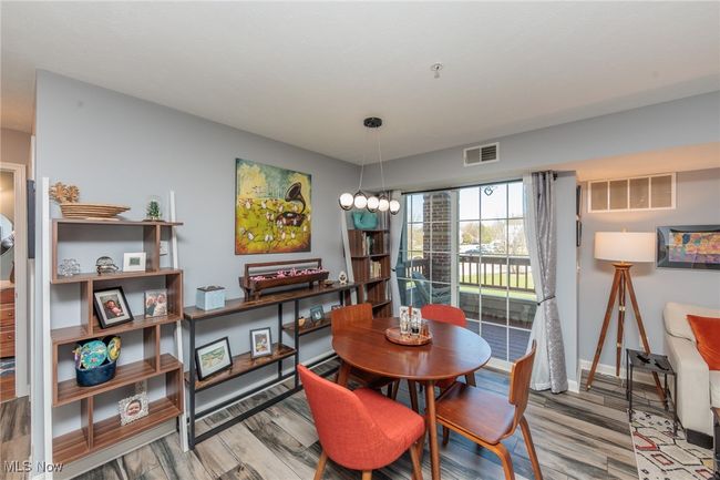 APT-225 - 23004 Chandlers Ln, Condo with 2 bedrooms, 2 bathrooms and null parking in Olmsted Falls OH | Image 8