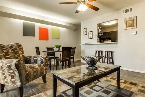3207-8000 Midcrown Dr, San Antonio, TX, 78218-2359 | Card Image